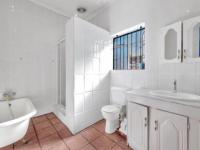 Bathroom 1 of property in Blairgowrie