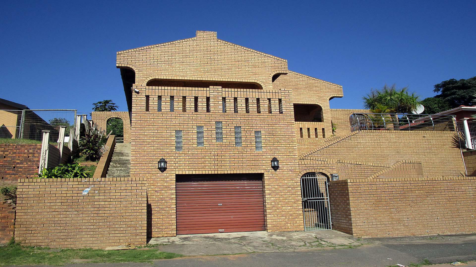 Front View of property in Arena Park