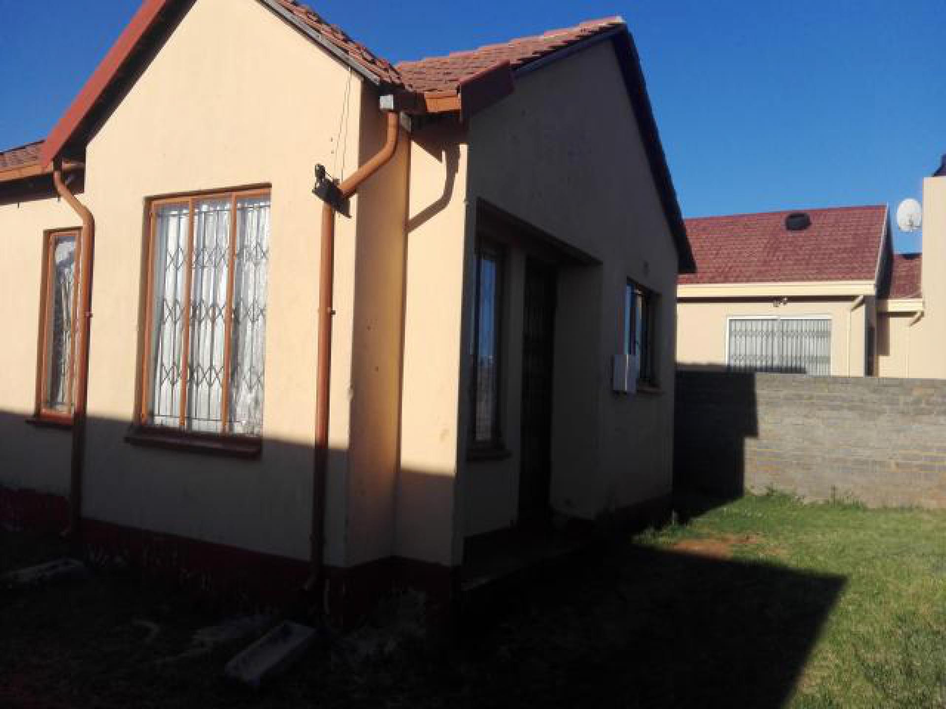 Front View of property in Spruitview