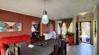 Dining Room - 22 square meters of property in Brackendowns