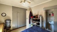 Main Bedroom - 16 square meters of property in Brackendowns