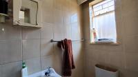 Main Bathroom - 3 square meters of property in Brackendowns