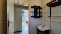 Bathroom 1 - 5 square meters of property in Brackendowns