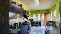 Kitchen - 15 square meters of property in Brackendowns