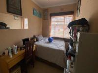 Bed Room 2 - 11 square meters of property in Brackendowns