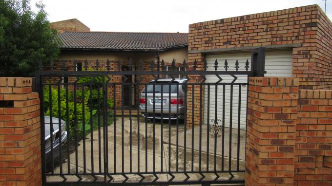 Standard Bank SIE Sale In Execution 3 Bedroom House for Sale in Pimville - MR158284