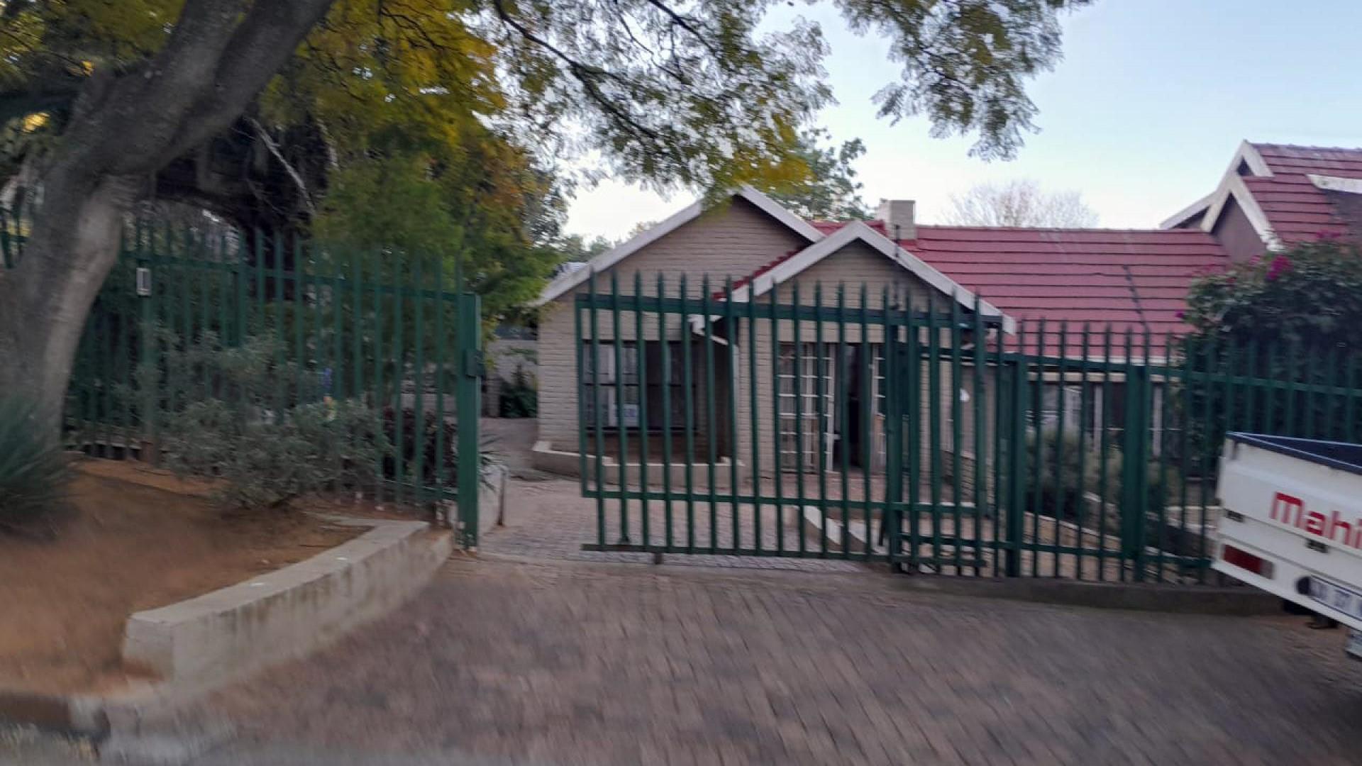 Front View of property in Noordheuwel