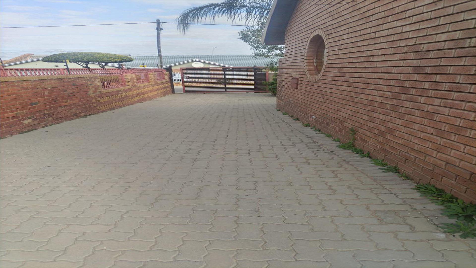 Front View of property in Soshanguve