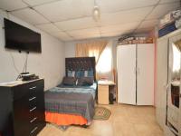 Main Bedroom of property in Protea Glen