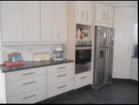 Kitchen - 21 square meters of property in Henley-on-Klip