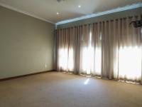 Main Bedroom of property in Willow Acres Estate