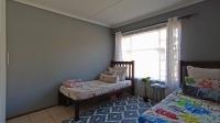 Bed Room 1 - 14 square meters of property in Theresapark