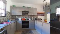 Kitchen - 9 square meters of property in Theresapark