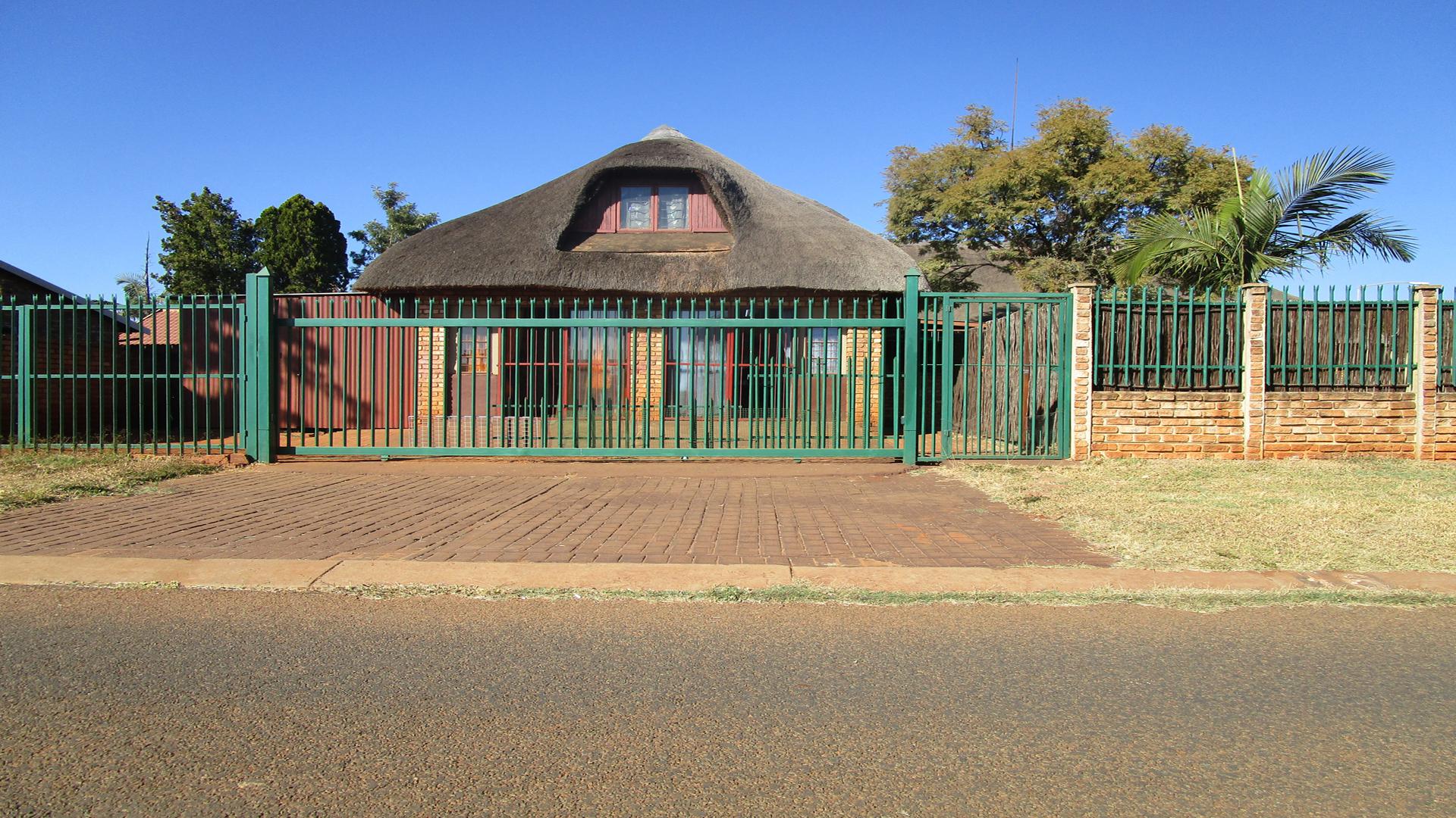 Front View of property in The Orchards