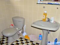 Bathroom 1 - 12 square meters of property in Umzinto