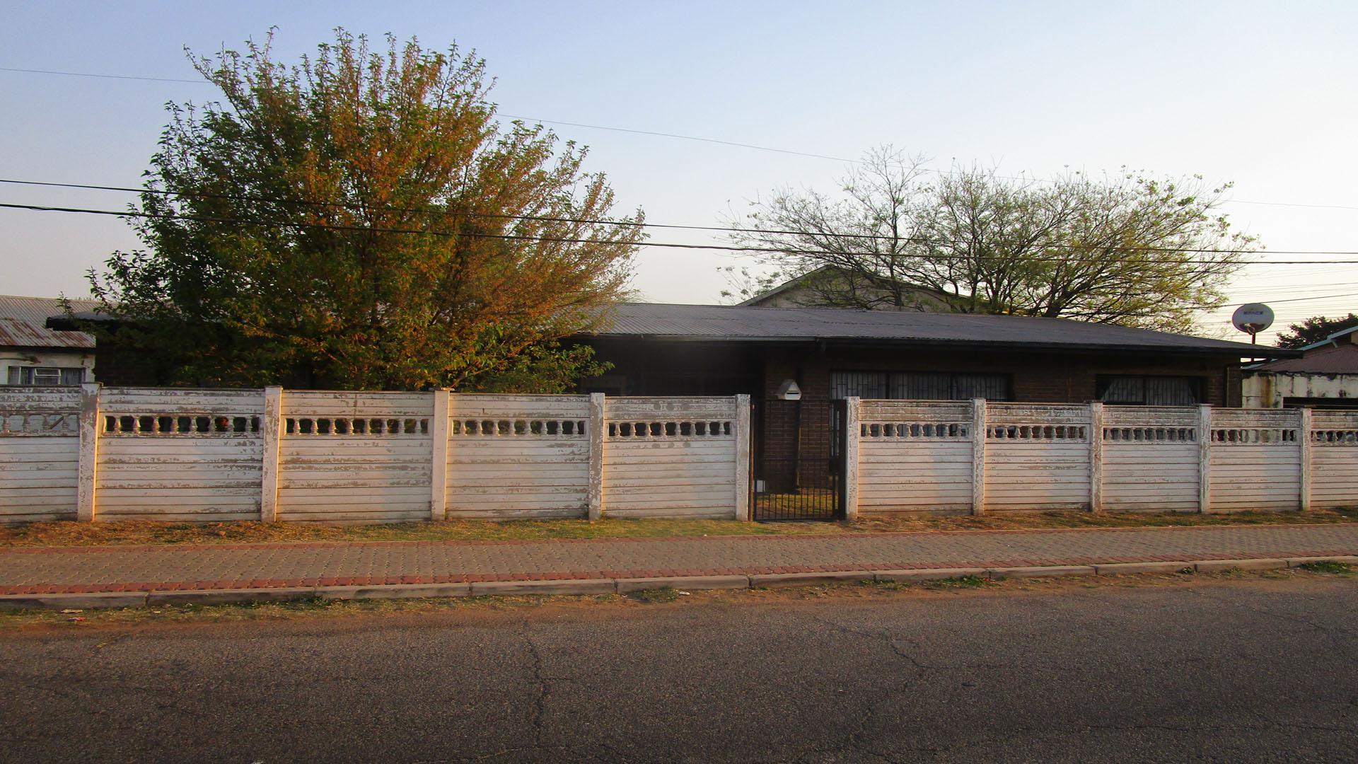 Front View of property in Bosmont