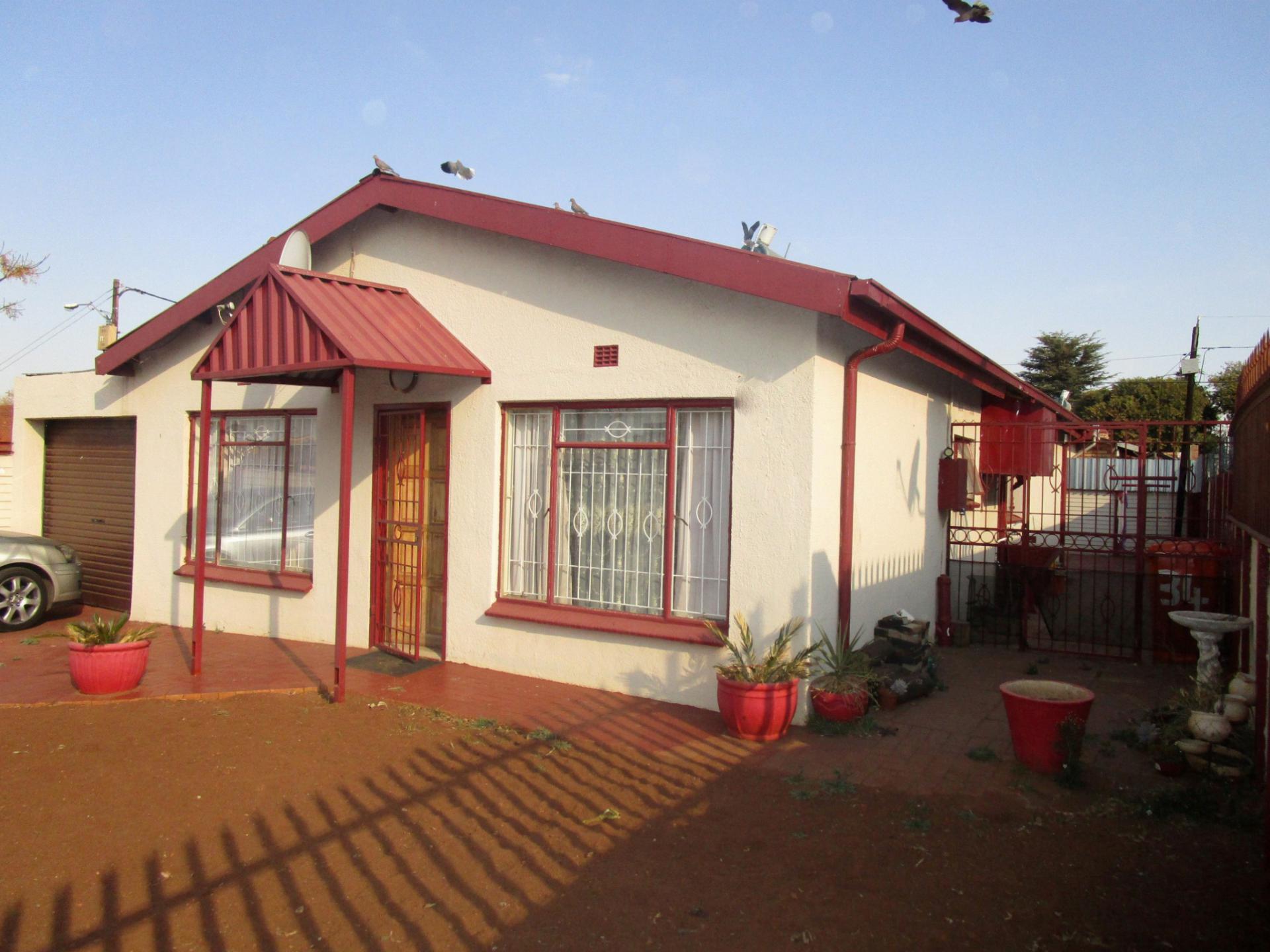 Front View of property in Lenasia South