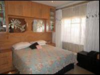 Main Bedroom - 21 square meters of property in Lenasia South