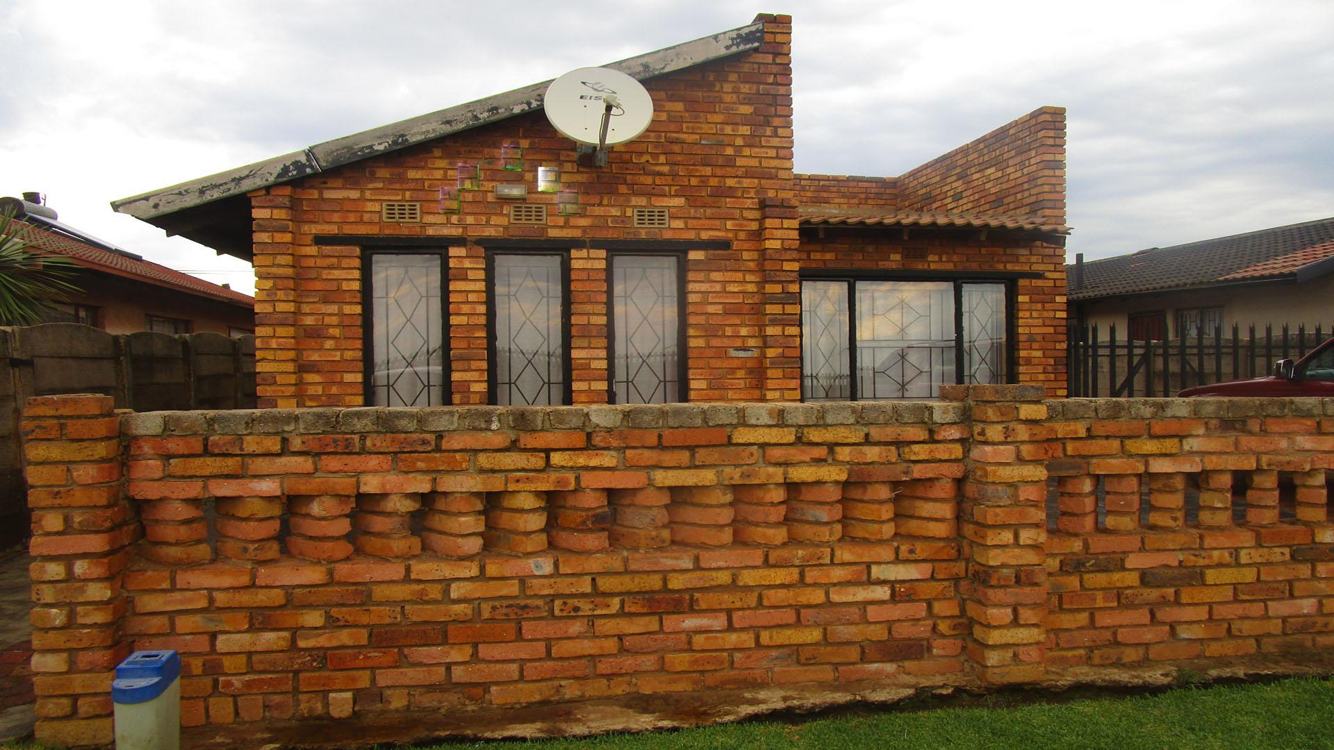 Front View of property in Daveyton