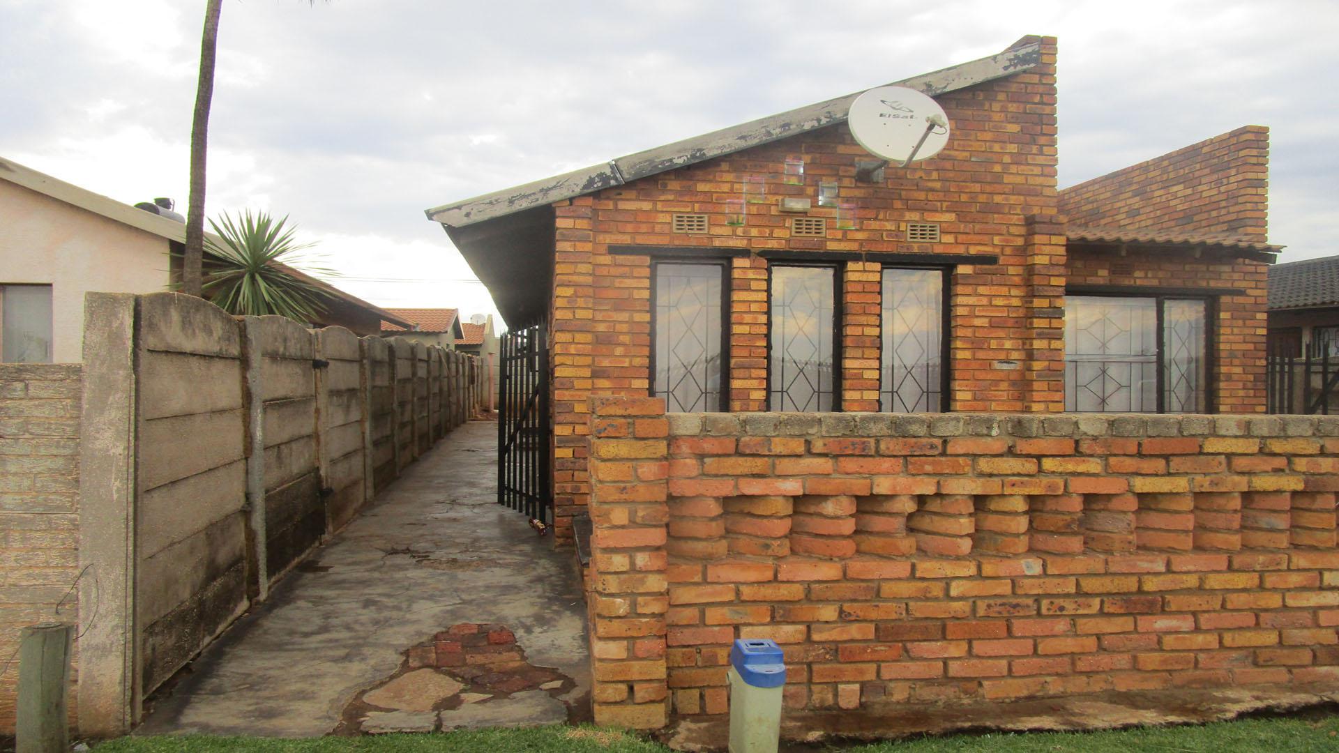 Front View of property in Daveyton