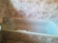 Bathroom 1 - 4 square meters of property in Daveyton