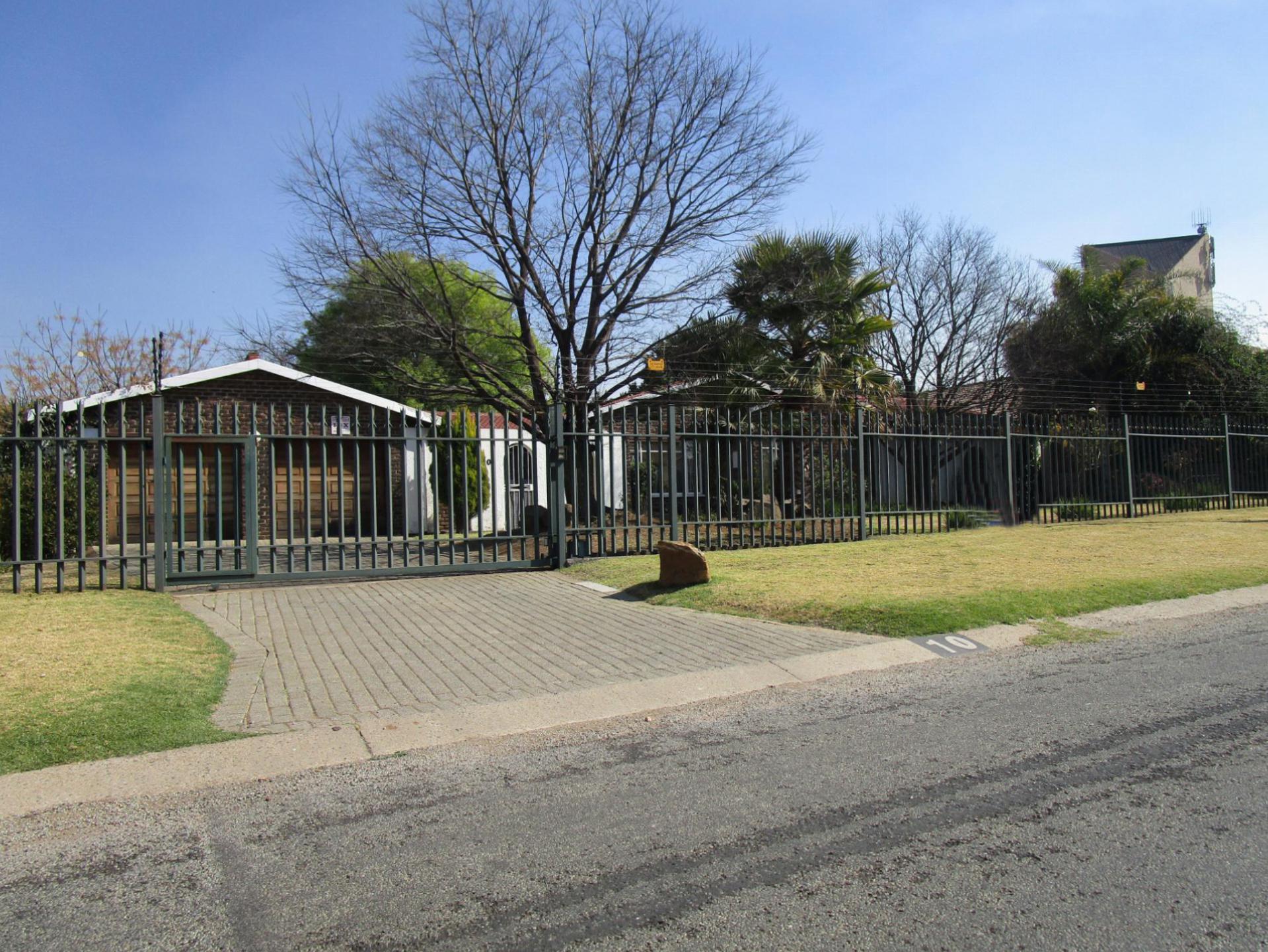 Front View of property in Brackenhurst