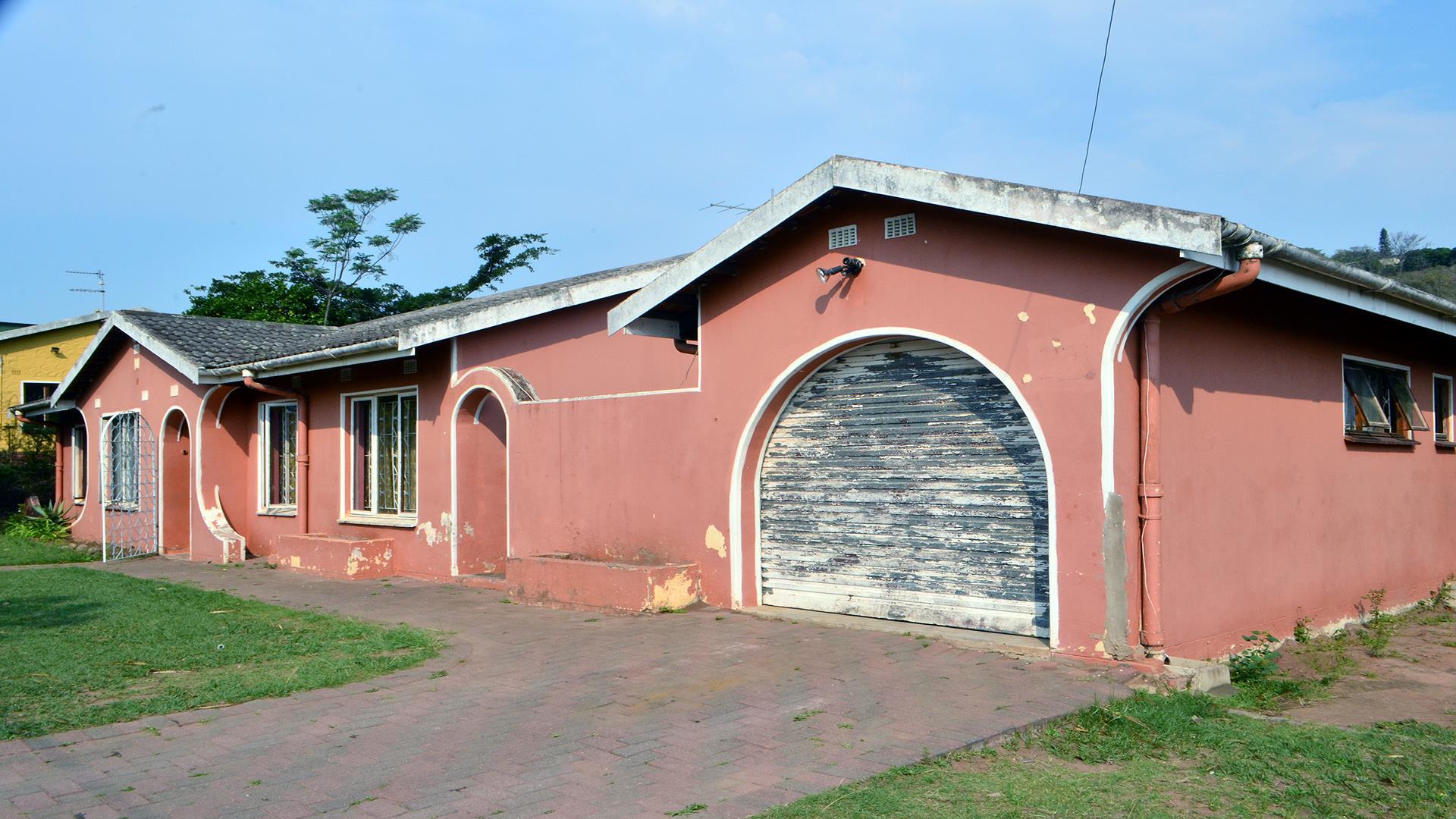 Front View of property in Pinetown 