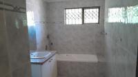 Bathroom 2 - 9 square meters of property in Bedfordview