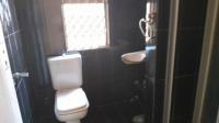 Bathroom 1 - 17 square meters of property in Bedfordview