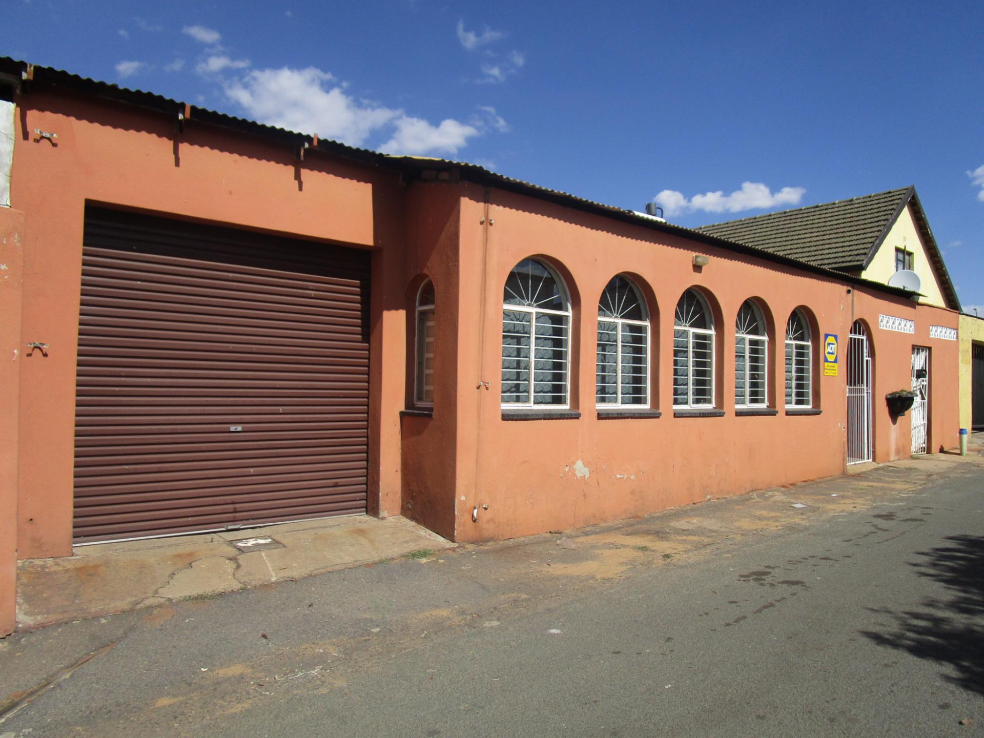 Front View of property in Vrededorp