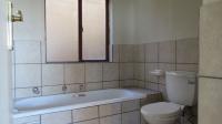 Bathroom 1 - 6 square meters of property in Constantia Kloof