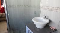 Main Bathroom - 7 square meters of property in Van Riebeeckpark