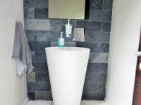 Guest Toilet - 6 square meters of property in Marina Beach