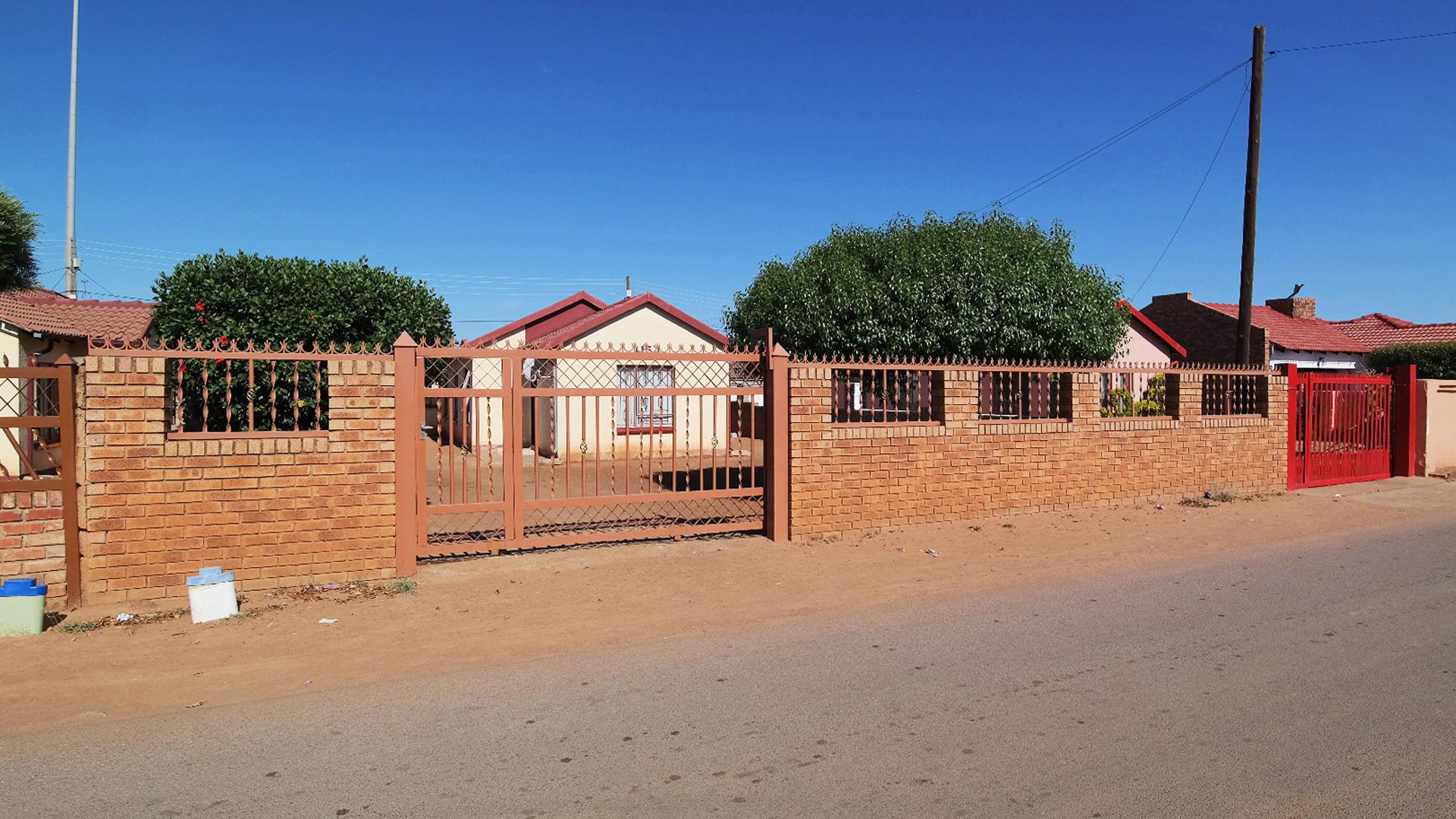 Front View of property in Kudube