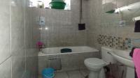 Bathroom 1 - 7 square meters of property in Muckleneuk