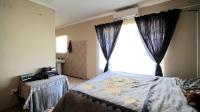 Main Bedroom - 14 square meters of property in Rustenburg Oos-Einde