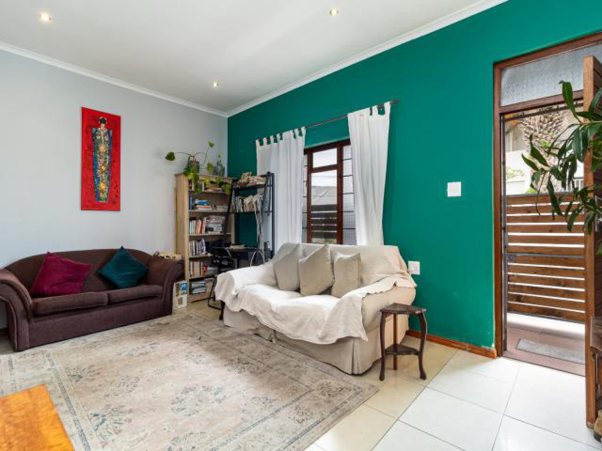 Lounges - 22 square meters of property in Observatory - CPT