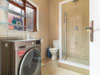 Bathroom 1 - 6 square meters of property in Observatory - CPT