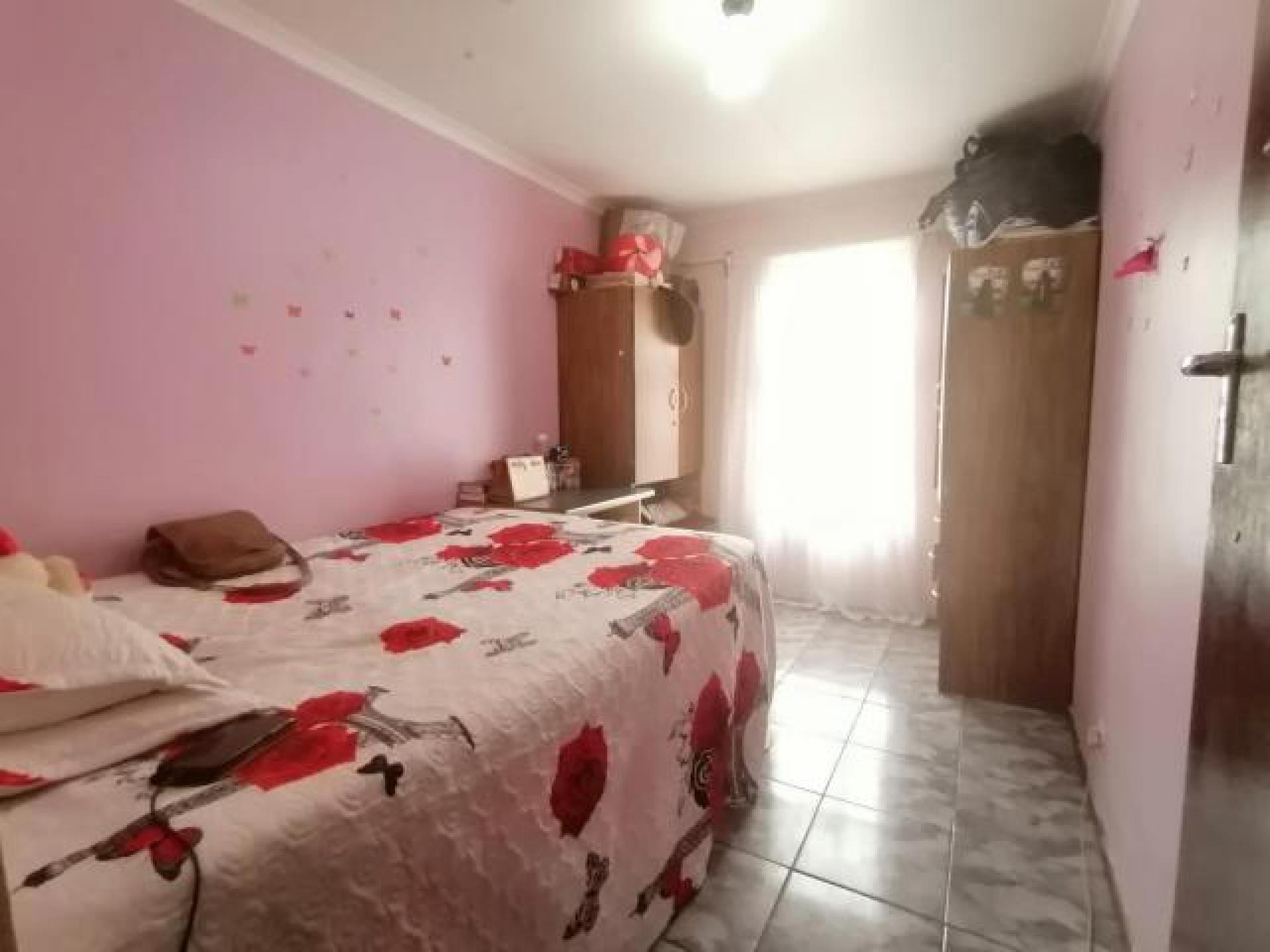 Bed Room 1 of property in Mitchells Plain