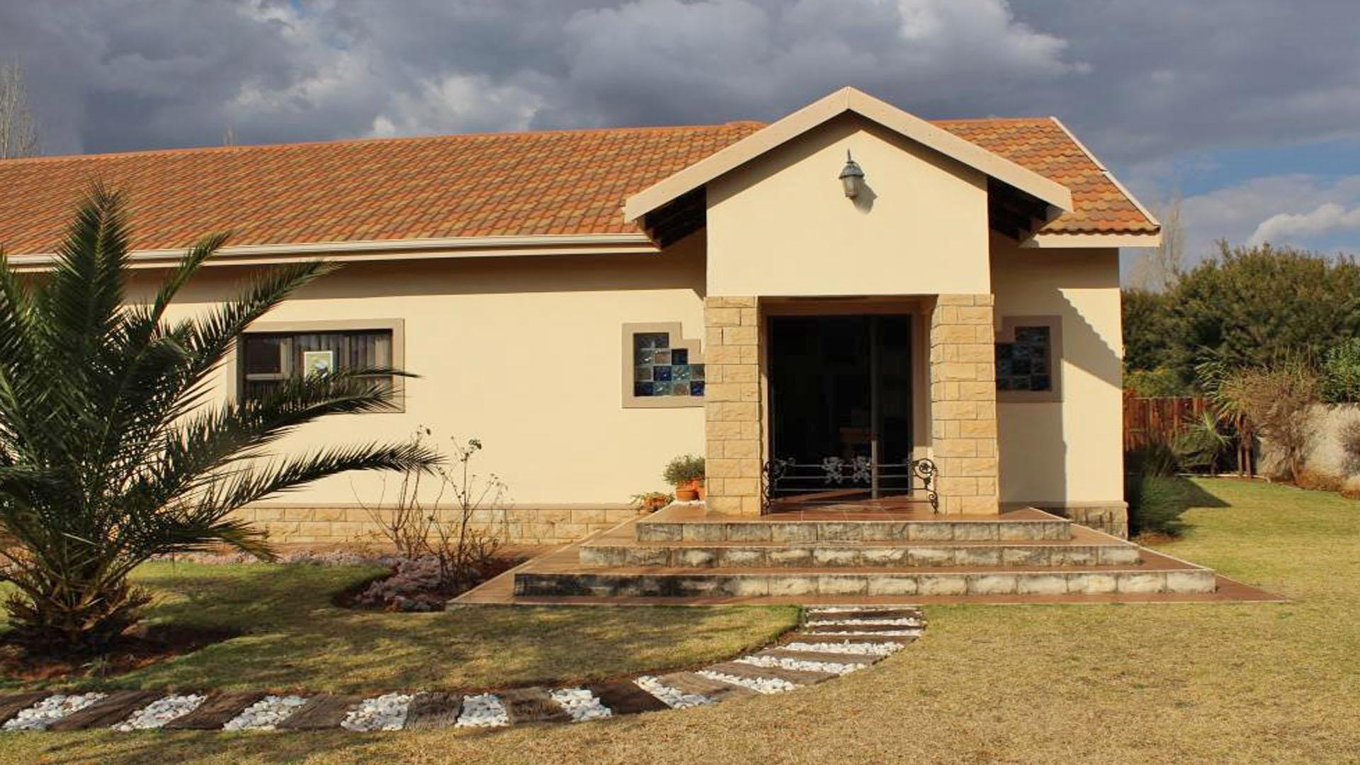 3 Bedroom House for Sale For Sale in Bloemfontein - Home Sel