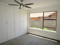 Main Bedroom - 14 square meters of property in Greenhills