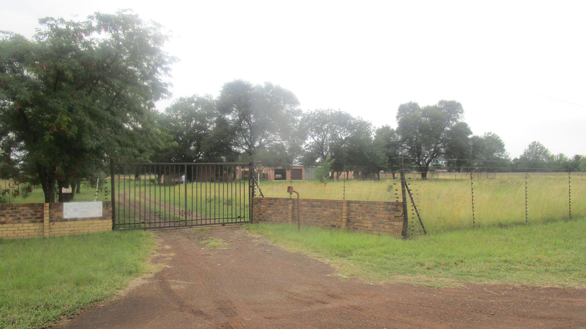 Front View of property in Mooilande AH