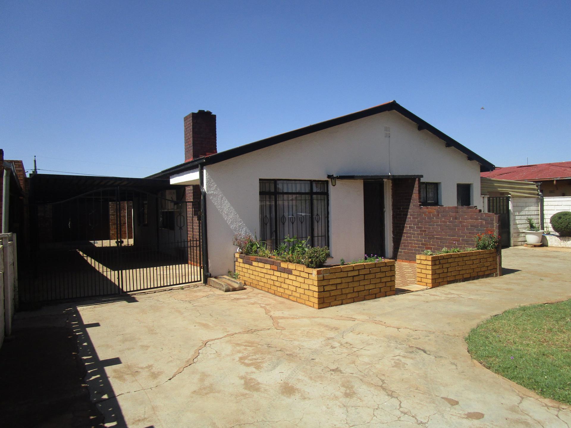 3 Bedroom House for Sale For Sale in Lenasia - Private Sale