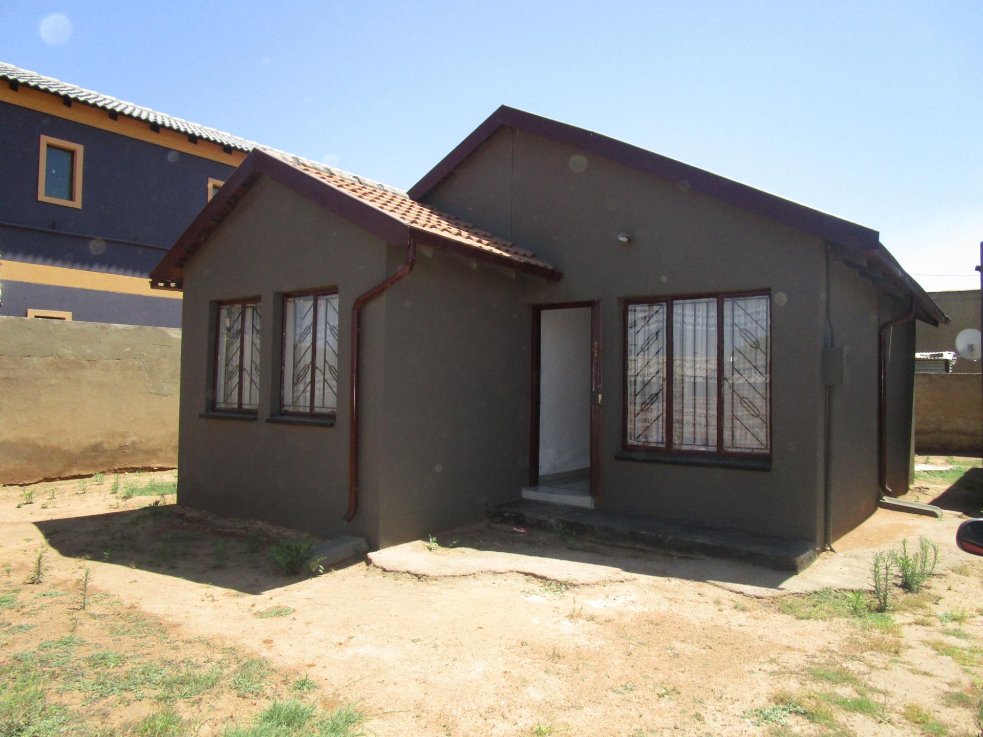 Front View of property in Naledi