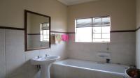 Bathroom 1 - 6 square meters of property in Monavoni