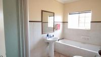 Bathroom 1 - 6 square meters of property in Monavoni