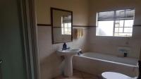 Bathroom 1 - 6 square meters of property in Monavoni