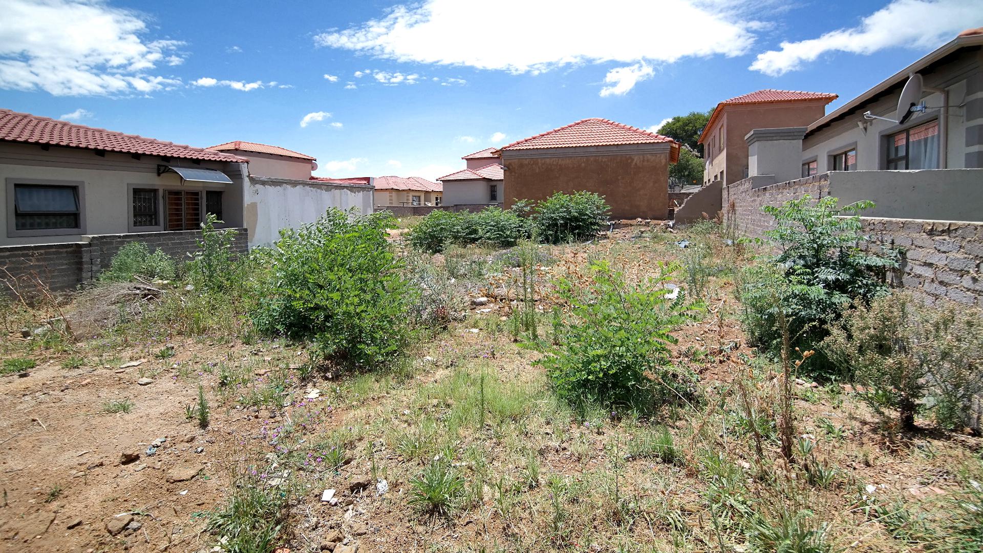 Backyard of property in Noordwyk