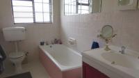Bathroom 1 - 5 square meters of property in Retreat