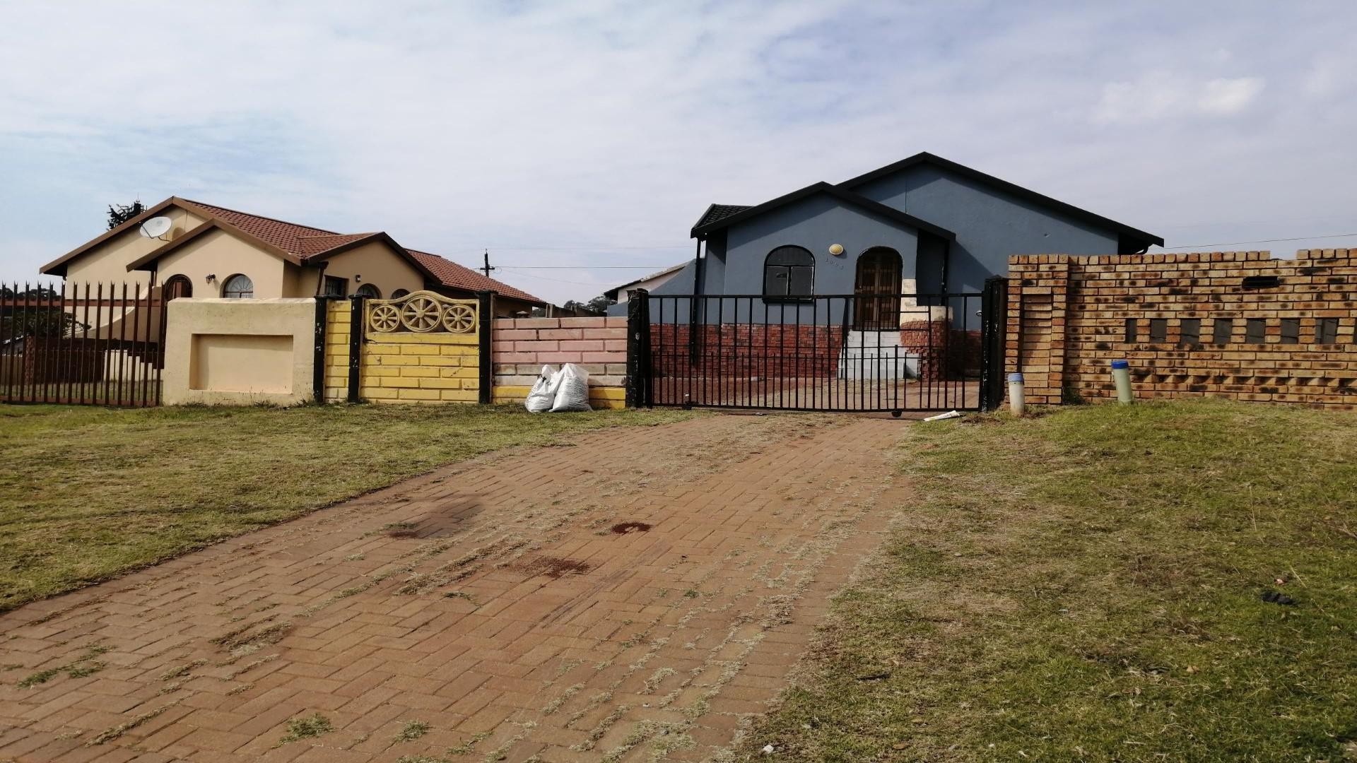 Front View of property in Zakariyya Park